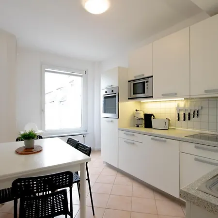 Old Town Apartment *