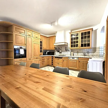 Old Town Apartment *