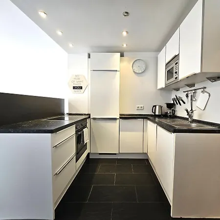 Old Town Apartment *